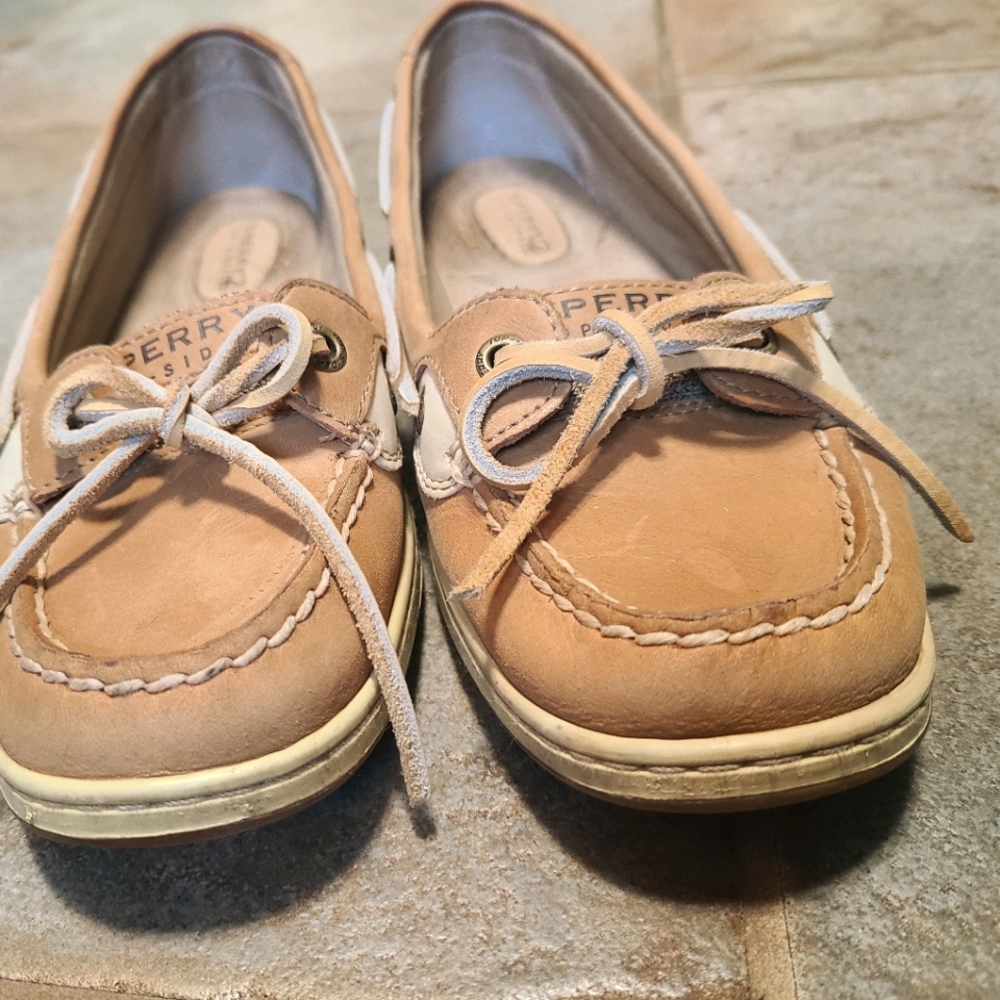 Size 8.5 original angelfish sperry's